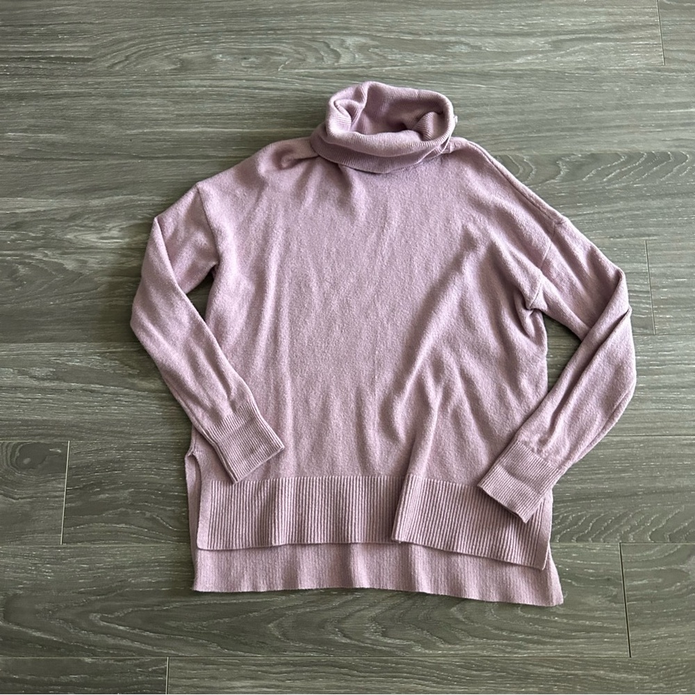 Banana Republic Lilac Turtleneck Sweater Size Small